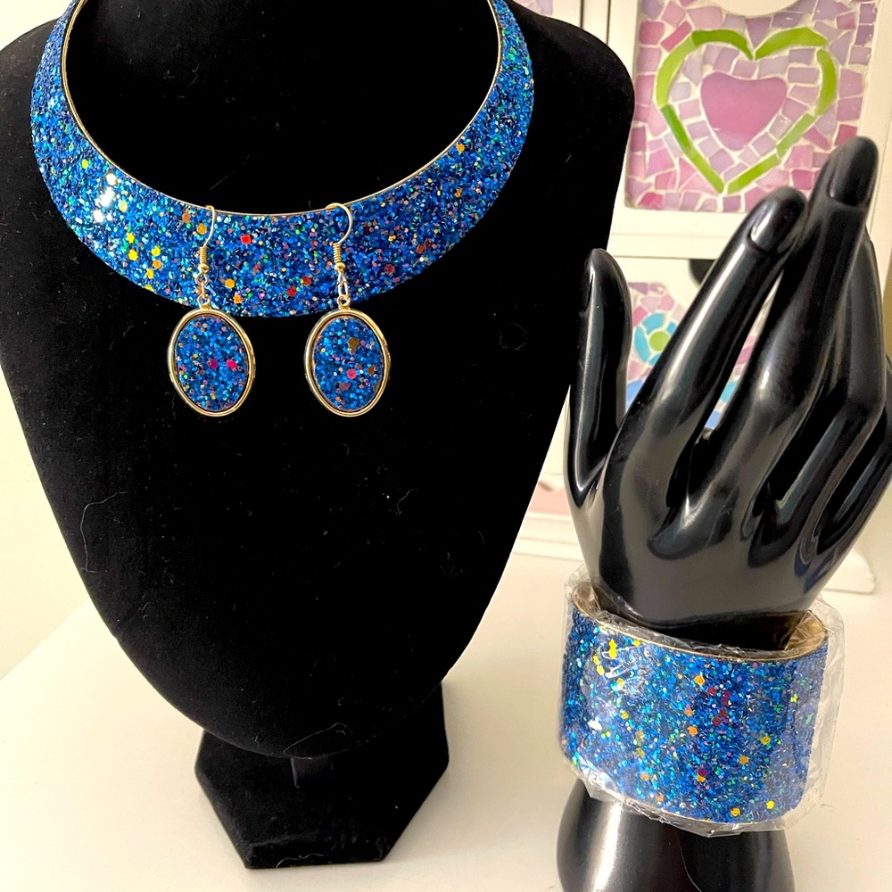 Mosaic Material:Zircon/Main Material:Alloy.              STYLE: ELEGANT